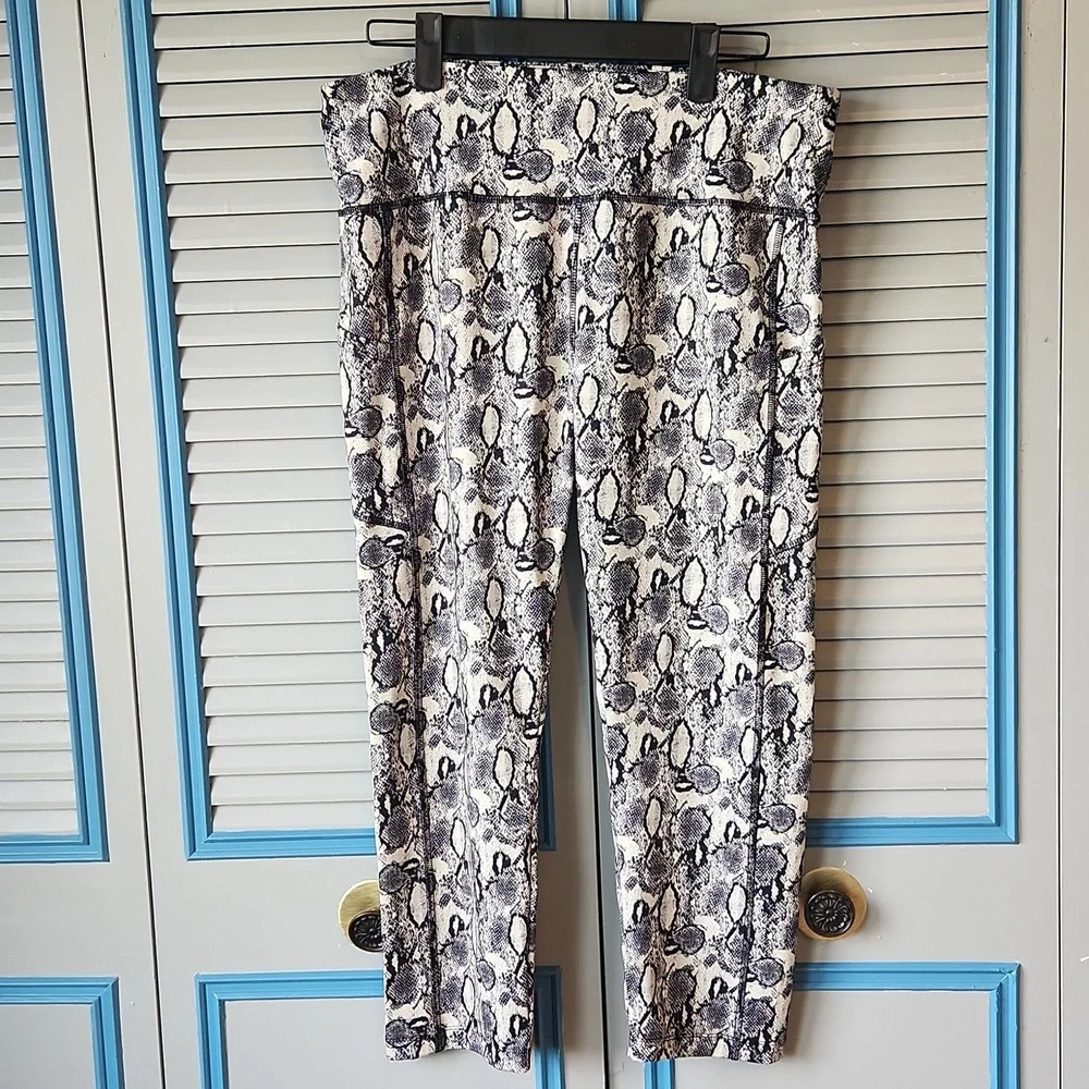 Cali Black & White Work Out Pants